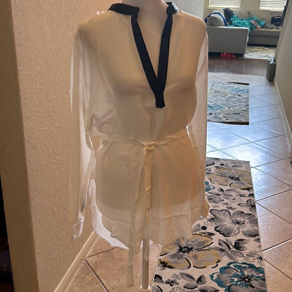Krisa Women's M Split Neck Long Sleeve Belted Tunic Blouse White Black Trim New